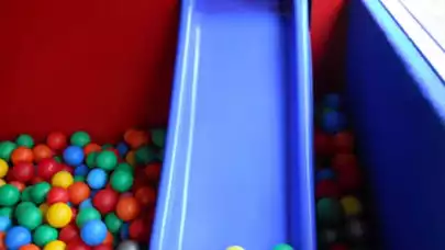 Bajkowy wehikuł - autobus na dziecięce zabawy