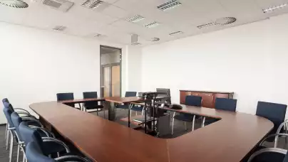 Duży stół konferencyjny dla firm