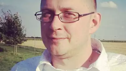 Rozwija internetowy biznes, na który pozyskał 1,5 mln zł