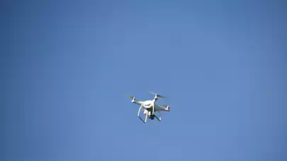 Niebieskie technologie - operator drona