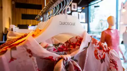    Modnie jest móc decydować. QUIOSQUE otwiera butiki w hotelach  